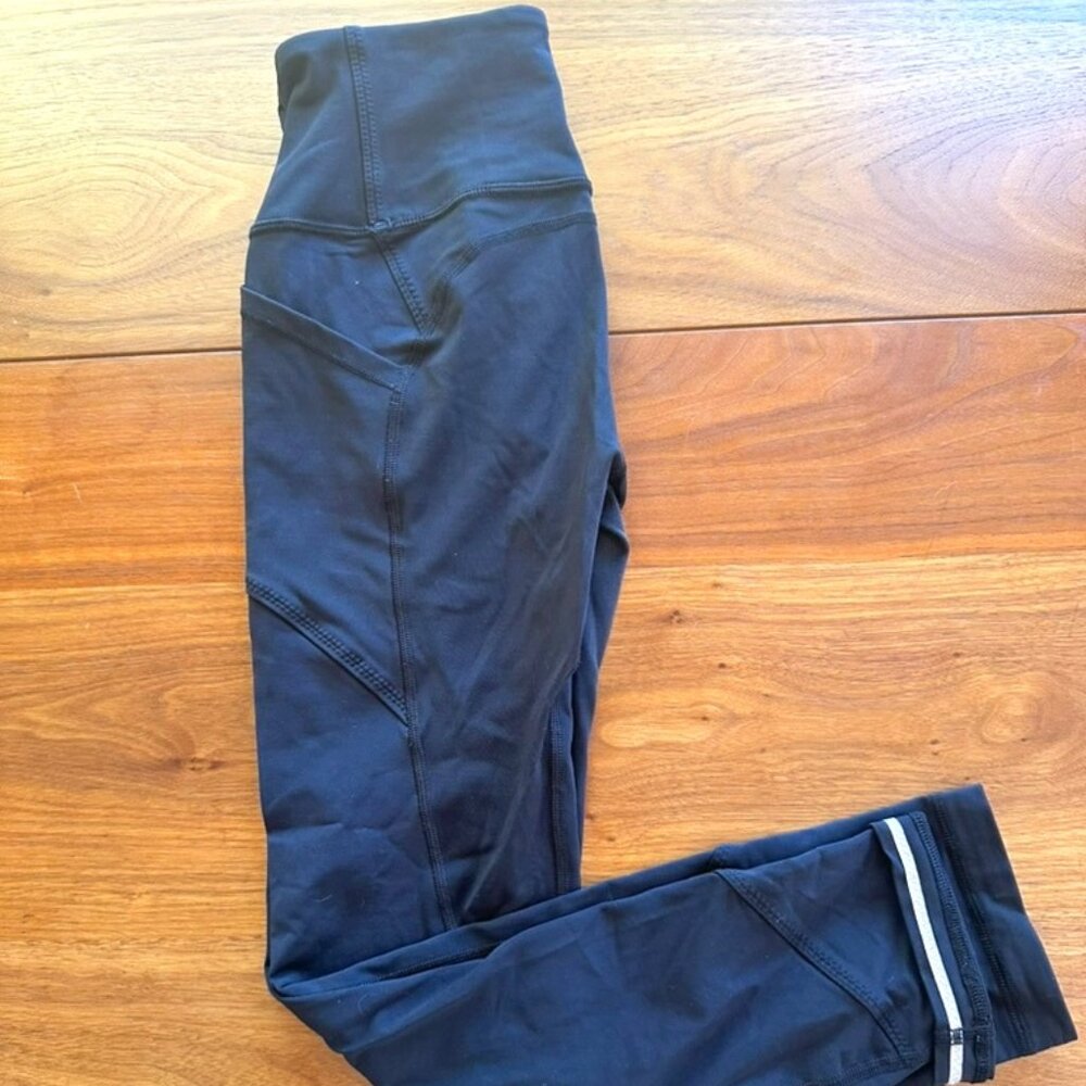 All the Right Place Crop II | Black